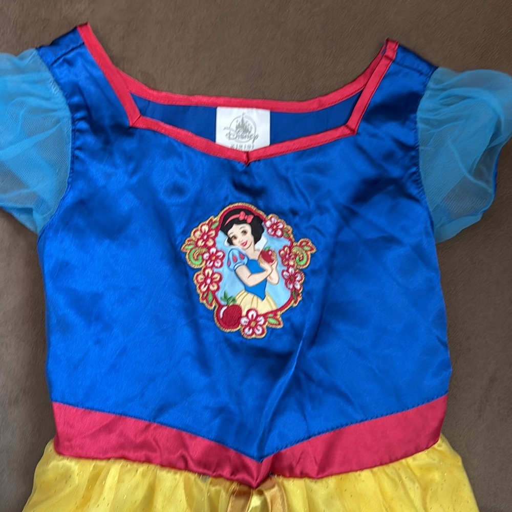 Snow White Costume - Picture 2 of 5